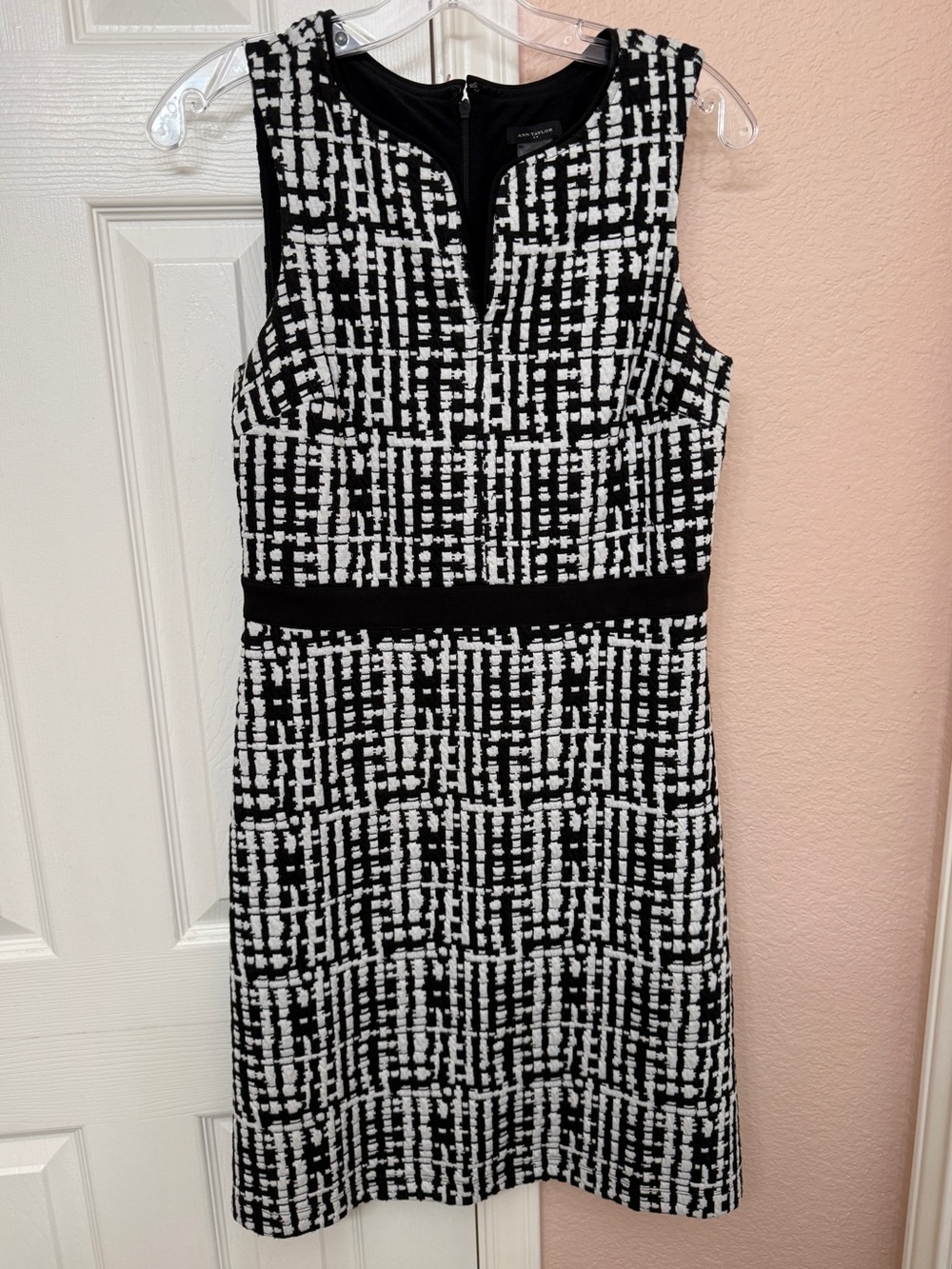 Ann Taylor Womens Size 4 Black White Textured Grid Sheath Dress Notch Neck Shift